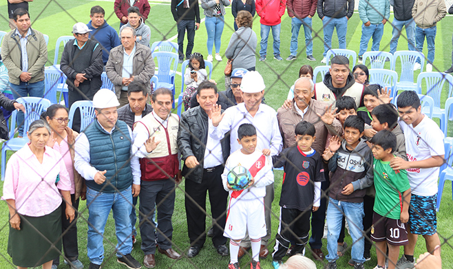 Inauguración del campo de grass sintético en el Centro Poblado de Salinitas