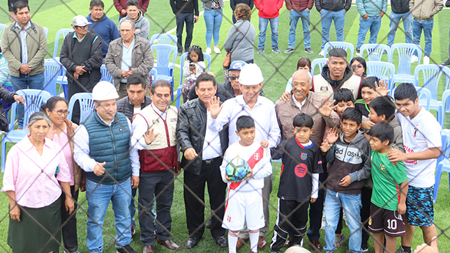 Inauguración del campo de grass sintético en el Centro Poblado de Salinitas