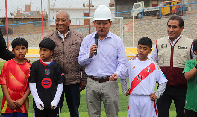 Inauguración del campo de grass sintético en el Centro Poblado de Salinitas
