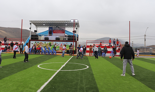 Inauguración del campo de grass sintético en el Centro Poblado de Salinitas
