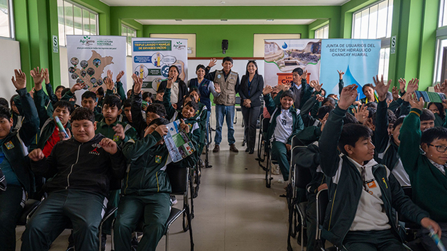 Exitosa jornada de charla ambiental en IE José Carlos Mariátegui