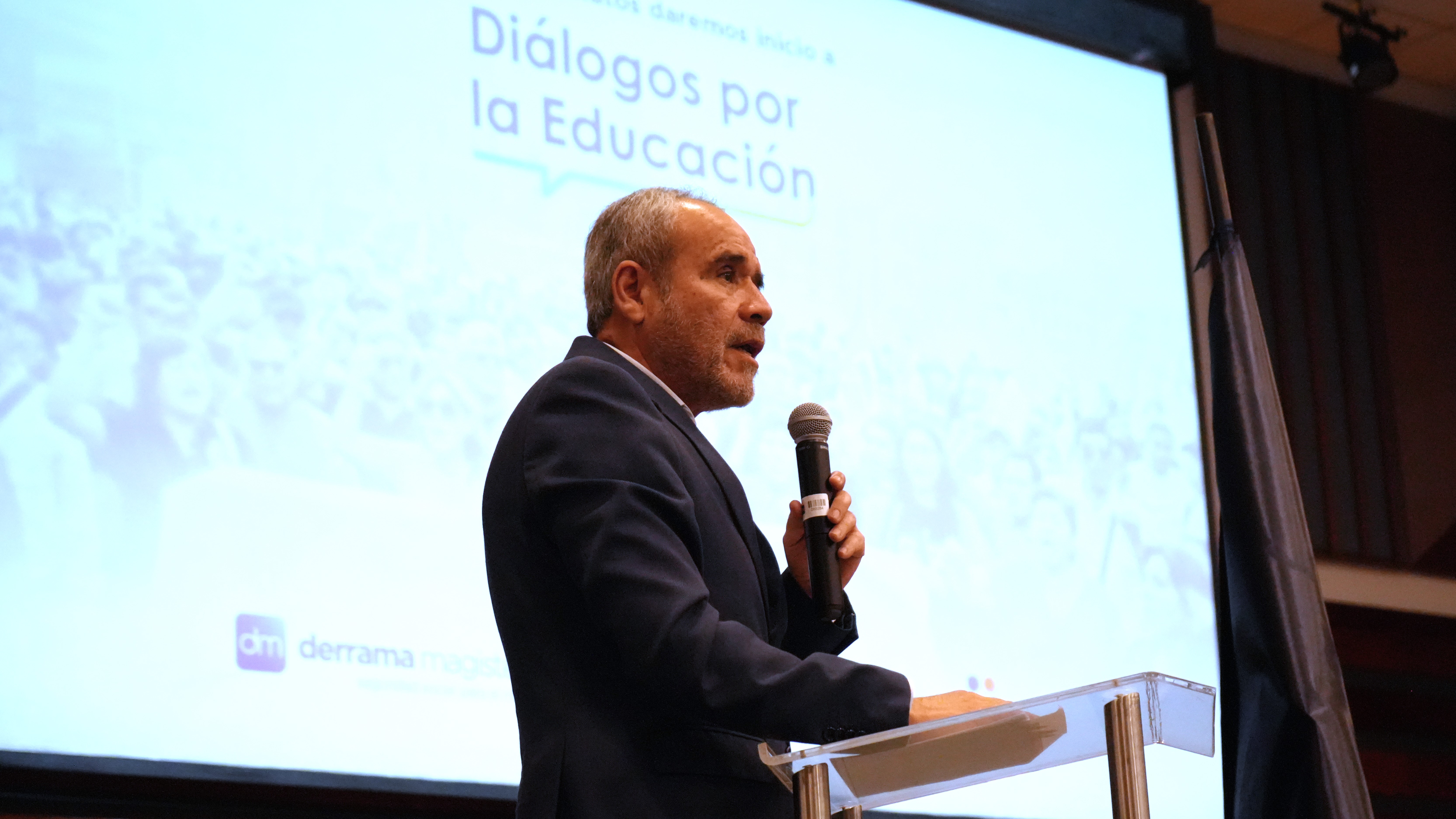 En Diálogo por la Educación: CNE destaca importancia de financiamiento público adecuado 
