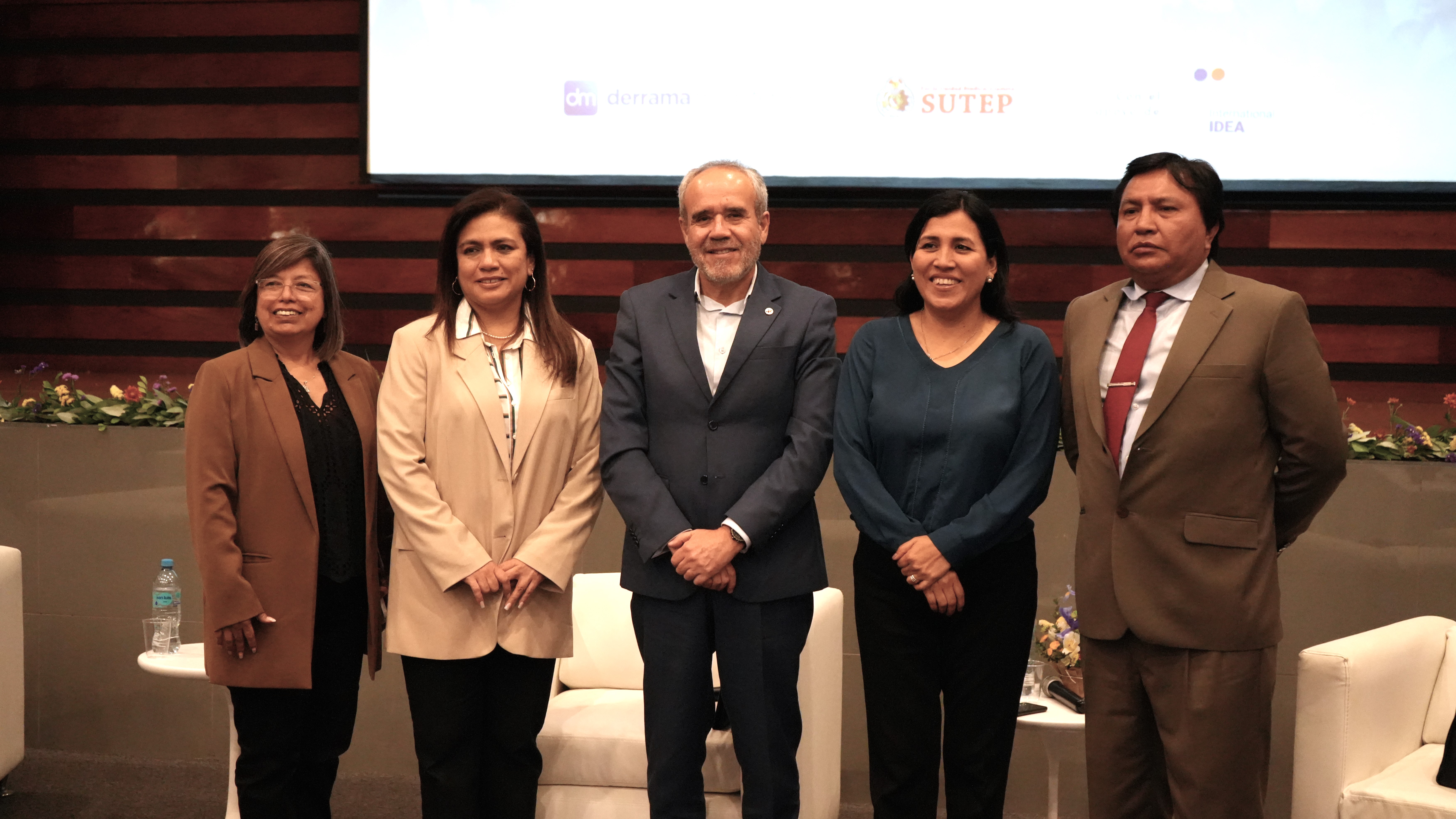 En Diálogo por la Educación: CNE destaca importancia de financiamiento público adecuado 