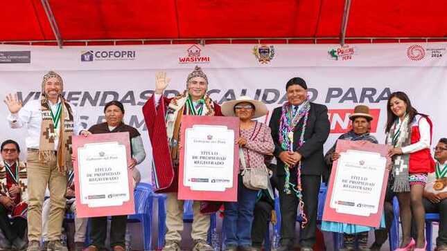 Entrega de títulos a 13 provincias de la región de realizó en el marco de la campaña “Lote empadronado, por el título anhelado”. 