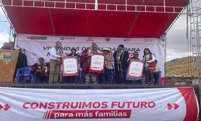 Entrega de títulos a 13 provincias de la región de realizó en el marco de la campaña “Lote empadronado, por el título anhelado”.