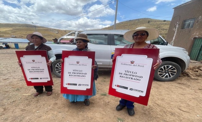 Entrega de títulos a 13 provincias de la región de realizó en el marco de la campaña “Lote empadronado, por el título anhelado”.