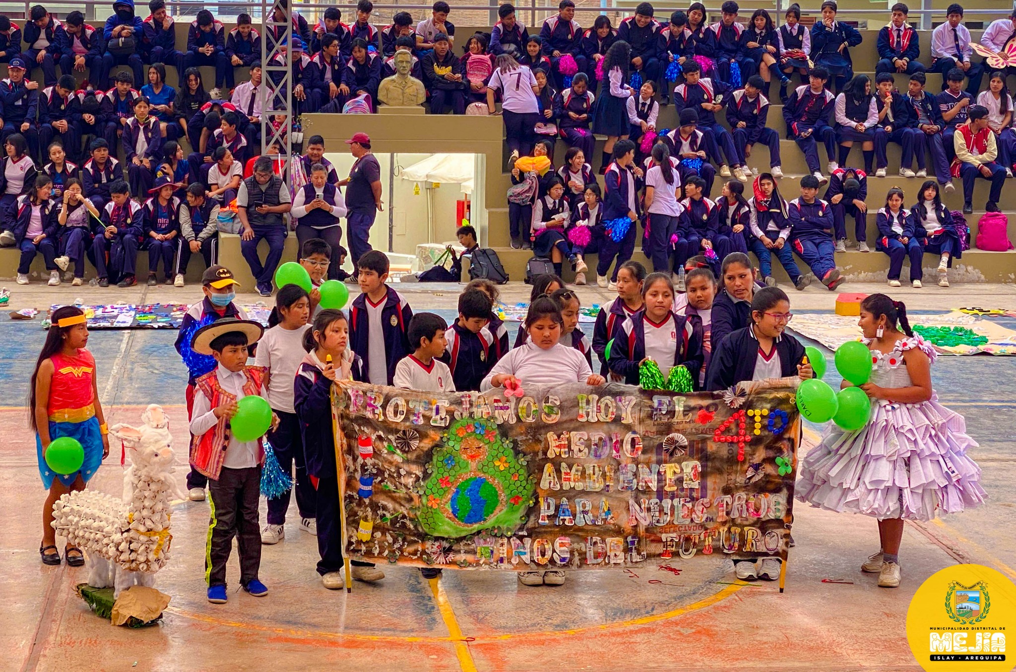 “Concurso de Barras y Pancartas con material reciclable”