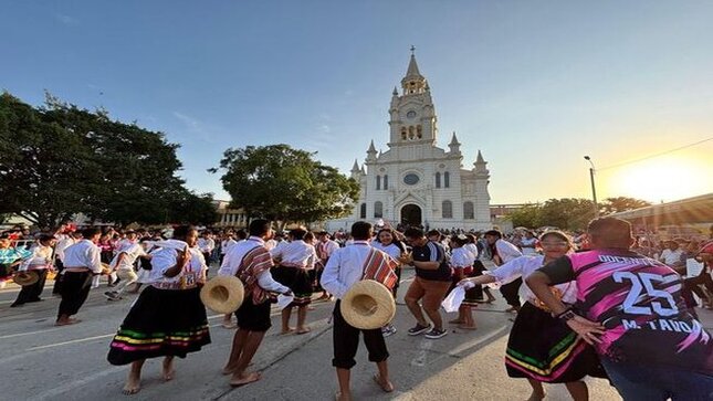 Más De Mil Danzantes Llenaron La Plaza De Armas De Sullana En El Vii Festival Tonderazo Del Chira