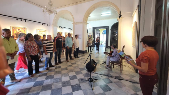 “Vírgenes Urbanas”: Embajada del Perú en Cuba presenta en Trinidad exhibición de la artista visual Ana de Orbegoso