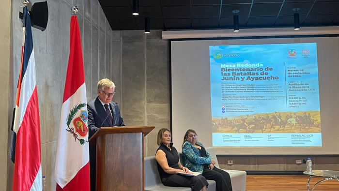 Embajada del Perú lidera diálogo y reflexiones en torno al bicentenario de las batallas de Junín y Ayacucho en la Universidad de Costa Rica