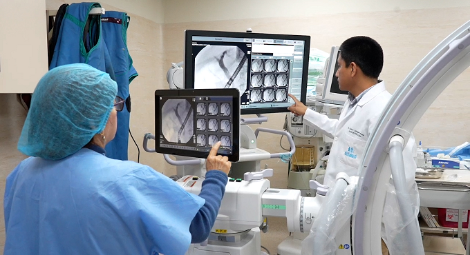 EsSalud utiliza modernos equipos para solucionar problemas biliares en corto plazo
