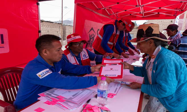 Se entregó más de 190 títulos, entre ellos, ha colegio y posta médica de Comunidad Campesina Acurana ubicada a 2,780 m.s.n.m.