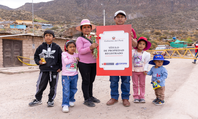 Se entregó más de 190 títulos, entre ellos, ha colegio y posta médica de Comunidad Campesina Acurana ubicada a 2,780 m.s.n.m.
