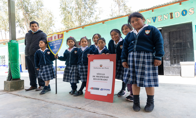 Se entregó más de 190 títulos, entre ellos, ha colegio y posta médica de Comunidad Campesina Acurana ubicada a 2,780 m.s.n.m.