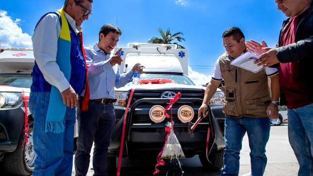 GORE Piura entrega dos modernas ambulancias a centros de salud de Huancabamba, para beneficiar a más de 20 mil personas