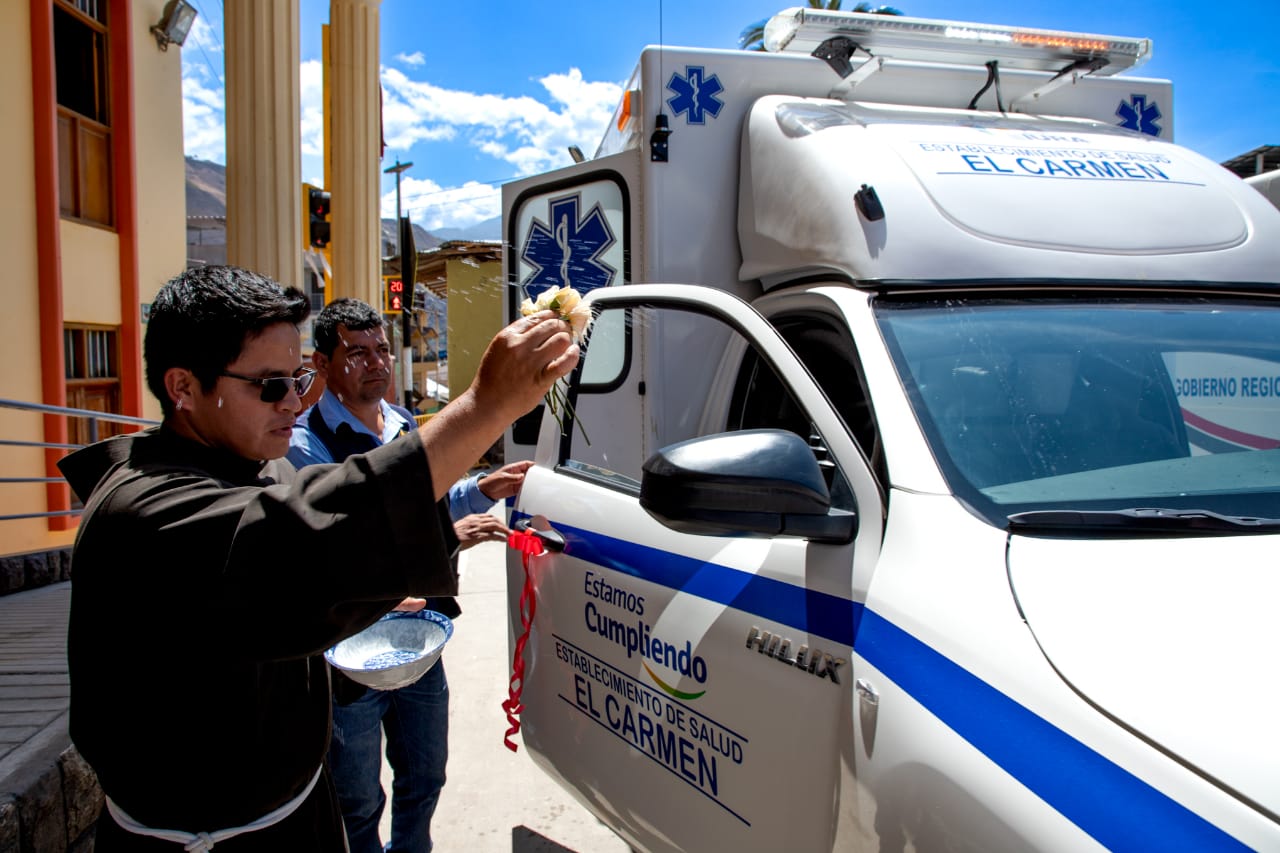GORE Piura entrega dos modernas ambulancias a centros de salud de Huancabamba, para beneficiar a más de 20 mil personas