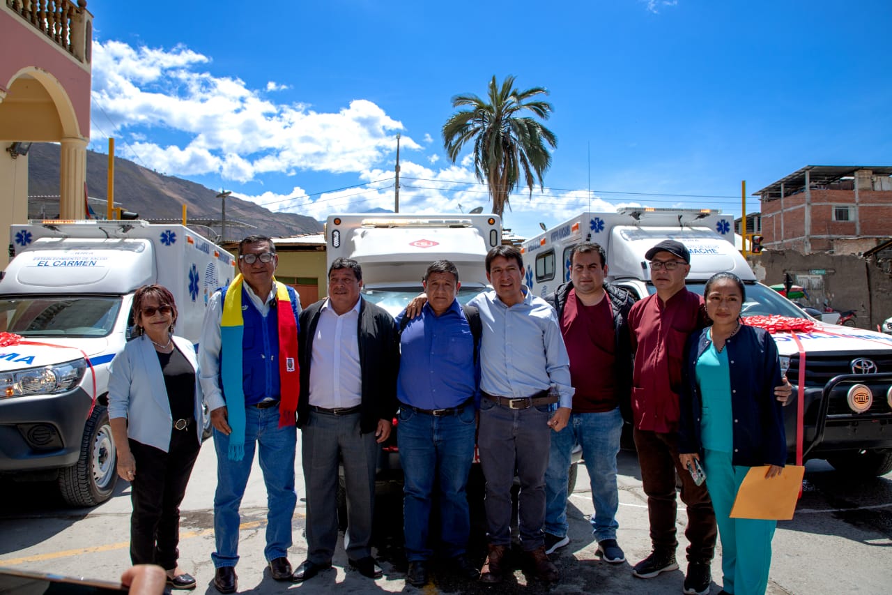 GORE Piura entrega dos modernas ambulancias a centros de salud de Huancabamba, para beneficiar a más de 20 mil personas