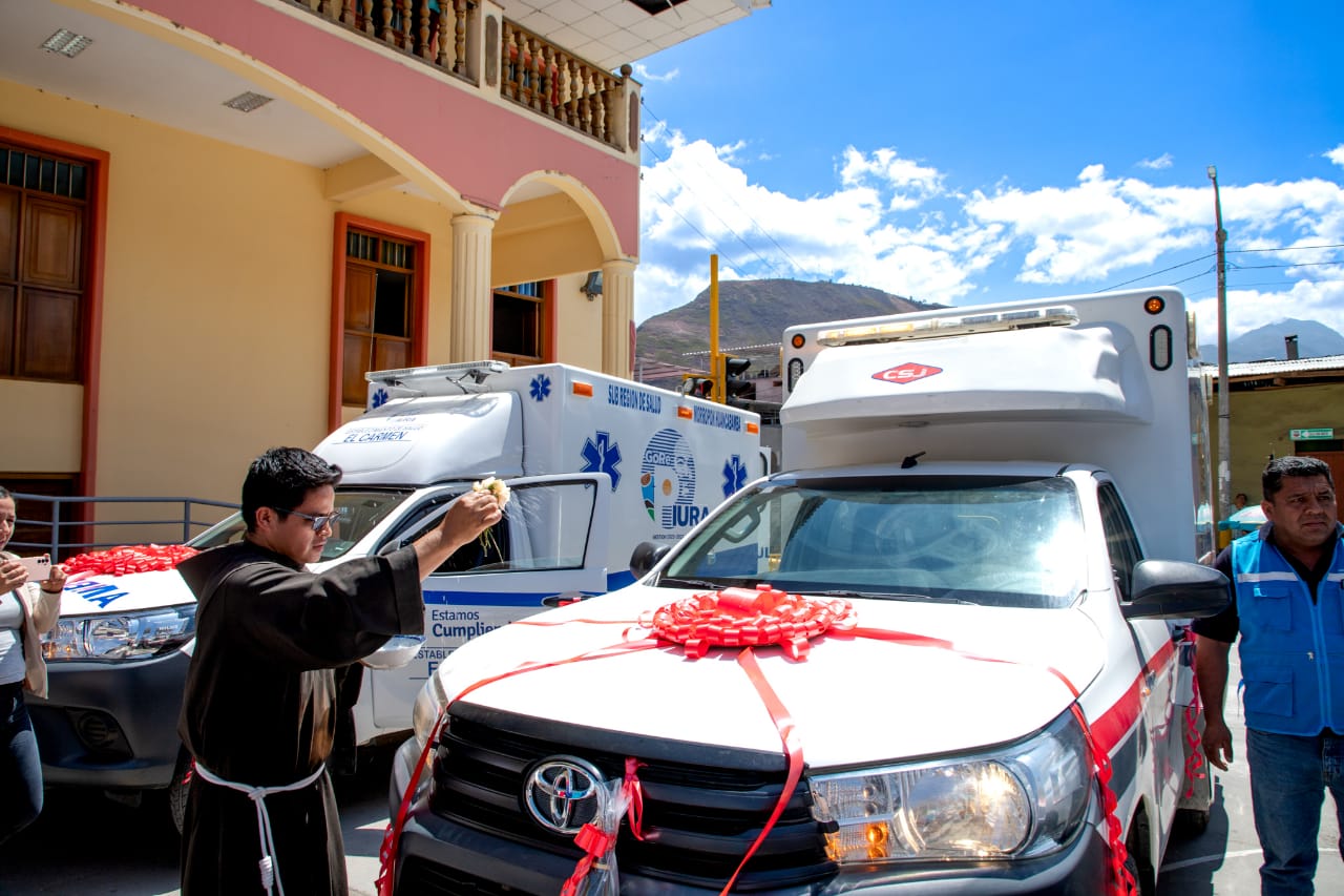 GORE Piura entrega dos modernas ambulancias a centros de salud de Huancabamba, para beneficiar a más de 20 mil personas