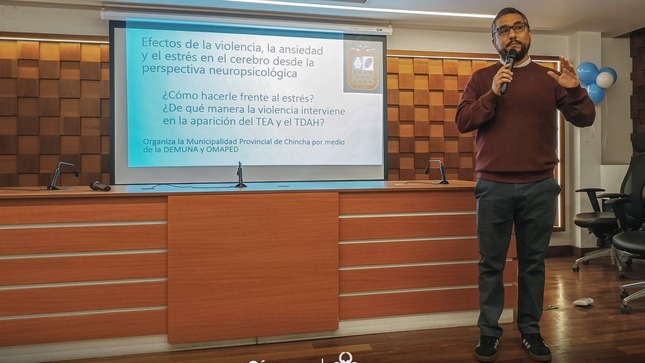 🔰El martes 27 de Agosto en el auditorio del Museo de Chincha, se llevó a cabo una capacitación denominada "Como hacerle frente al Estrés", desde la perspectiva Neuropsicología", donde el exponente fue el Psicólogo Daniel Moscoso, especialista en Neuropsicología, evento organizado por la Municipalidad Provincial de Chincha, a través de la Demuna Provincial.