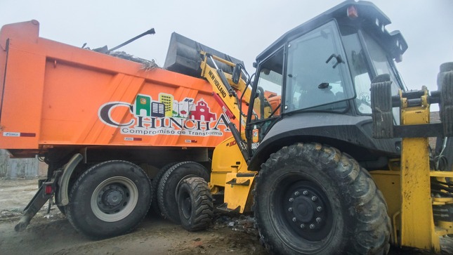 El equipo de la Municipalidad Provincial de Chincha realizó una exhaustiva limpieza en la calle Atahualpa, reafirmando nuestro compromiso con mantener nuestra ciudad limpia y ordenada. Bajo la gestión del alcalde Ing. César Carranza Falla, continuamos implementando acciones que garantizan un entorno saludable para todos los chinchanos, priorizando la higiene y el bienestar de nuestras calles y espacios públicos.