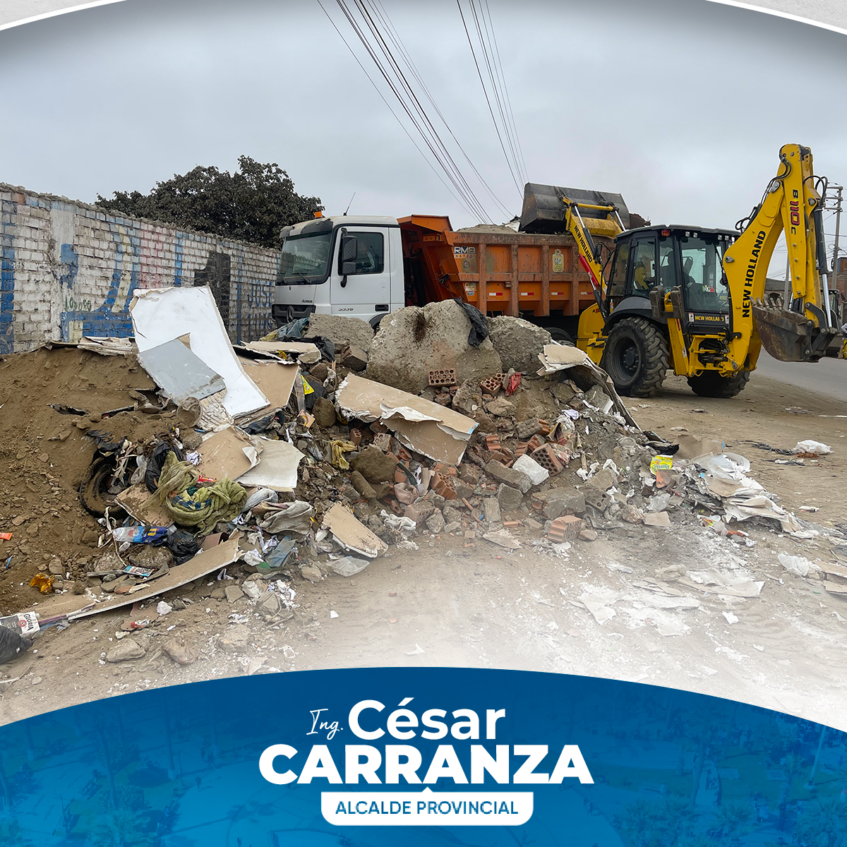 🔰La Municipalidad Provincial de Chincha, realizó el procedimiento de levantamiento de escombros acumulados que se encontraban en la carretera Alto Laran.
Maquinarias pesadas de la Municipalidad Provincial realizaron el recojo de escombros, desmontes y desechos inservibles, que vecinos irresponsables arrojan en los espacios públicos.
Atentando contra el buen ornato de la cuidad y salud colectiva.
Pedimos a los vecinos que eviten arrojar residuos, desmontes y/o materiales de construcción en la vía pública, tomemos conciencia y seamos parte de este trabajo en mantener limpia nuestro Provincia.