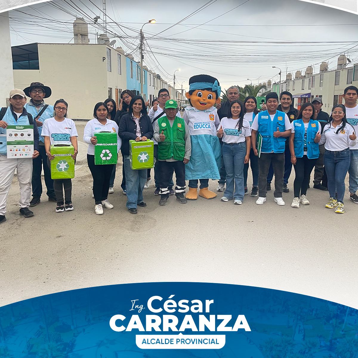 #ChinchaRecicla | Promoviendo y practicando la correcta segregación de residuos sólidos para su reciclaje, la Municipalidad Provincial de Chincha a través de la Gerencia de Residuos Sólidos, llevó a cabo una gran jornada de sensibilización y empadronamiento en la “Urb. Casa Grande”, actividad que promueve una cultura de reutilizar aquellos materiales como el plástico, papel o cartón, buscando una conservación ambiental y fomentar la economía circular.
Además se les incentivo con entrega de plantas para aquellos vecinos que mas participen con la correcta segregación de productos reciclables.