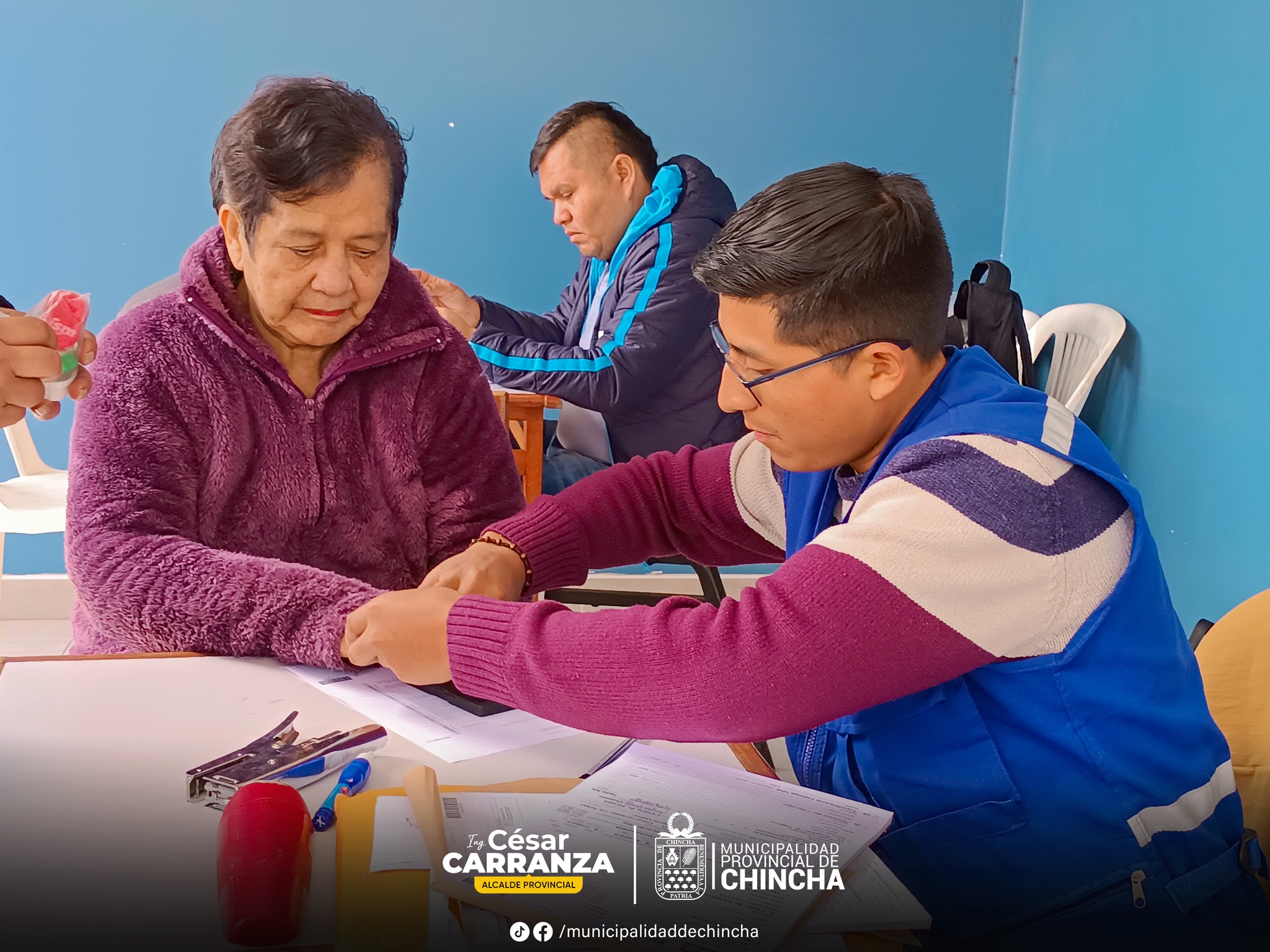 ✅La Municipalidad provincial de Chincha, a través de la subgerencia de Registro Civil y en coordinación con la oficina de la RENIEC CHINCHA, realizaron el día de hoy la campaña de DNI ELECTRÓNICO GRATUITO, salvaguardando económicamente a nuestros vecinos Chinchanos, donde se realizó el tramite a menores de 18 años y mayores de 60 años de edad.
En esta campaña, también se realizó la entrega de DNI electrónicos, tramitados en anteriores campañas.
