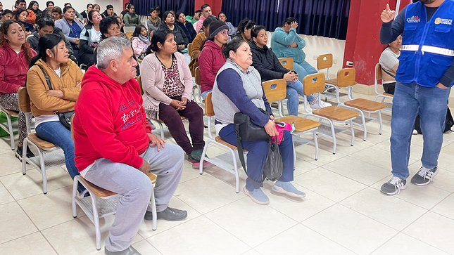 El enfoque de la charla fue la mejora de la relación entre los padres é hijos, abarcando la conducta tanto de los padres como de los menores. Se destacó la importancia de que una conducta adecuada en los niños que emana de una conducta ejemplar por parte de sus tutores, dado que los hijos reflejan el comportamiento de sus padres. 
Se aconsejó la implementación de reglas en el hogar que no solo rijan para los niños, sino para todos los miembros de la familia, facilitando así la adaptación del niño a las "Normas de Convivencia" presentes en la mayoría de las escuelas.
El Licenciado Gonzalo Valencia alentó a los presentes a acudir a la Demuna Provincial de Chincha ante cualquier duda o inquietud y a registrar una cita previa, la cual es completamente 