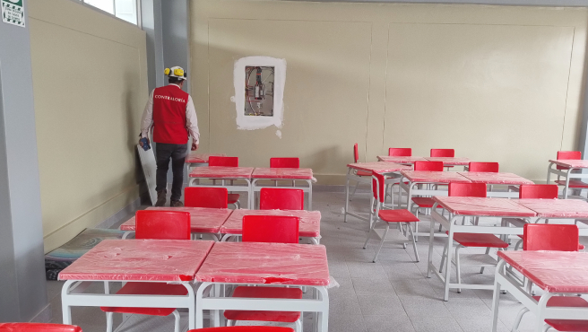 Tumbes.– La Contraloría General reveló que en la rehabilitación de la Institución Educativa N.º 098 Gran Chilimasa, valorizada en S/ 5.8 millones y ubicada en el distrito de Aguas Verdes, el Gobierno Regional de Tumbes aprobó un retraso de obra solicitado por el contratista, a pesar de que en su justificación consideró la afectación a la ruta crítica de trabajos que ya habían sido pagados, lo que pondría en riesgo el buen uso de recursos, calidad y vida útil del proyecto.