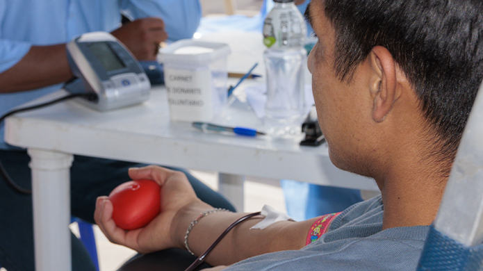Momentos de la donación de Sangre en la plaza de Armas de Huamachuco
