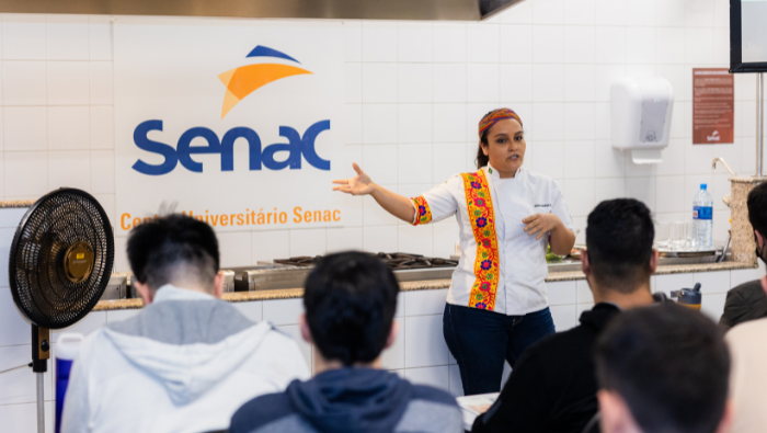 Clase maestra de gastronomía peruana con superfoods en centro universitario de San Pablo
