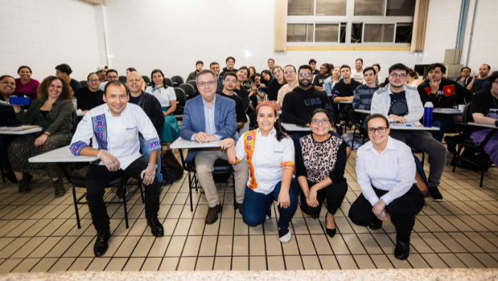 Clase maestra de gastronomía peruana con superfoods en centro universitario de San Pablo
