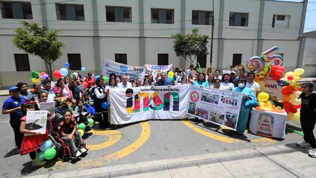 El director general, Dr. Carlos Urbano, entregó un Diploma de Reconocimiento a todos los participantes e invitados por su gran apoyo desinteresado en este Gran Corso por el 95º Aniversario del INSN.