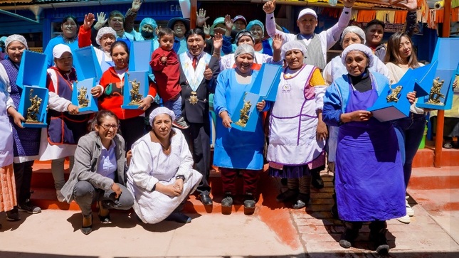 Municipalidad de Puno reconoce a comerciantes del Mercado Bellavista por mejorar las condiciones del centro de abastos