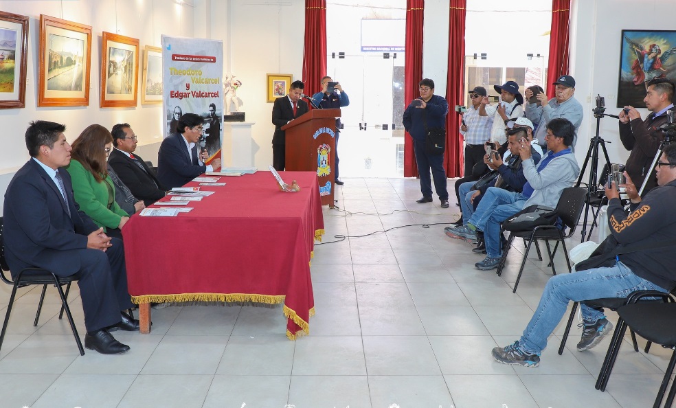 Puno rinde homenaje a los maestros Teodoro y Edgar valcárcel con el traslado de sus restos Mortales
