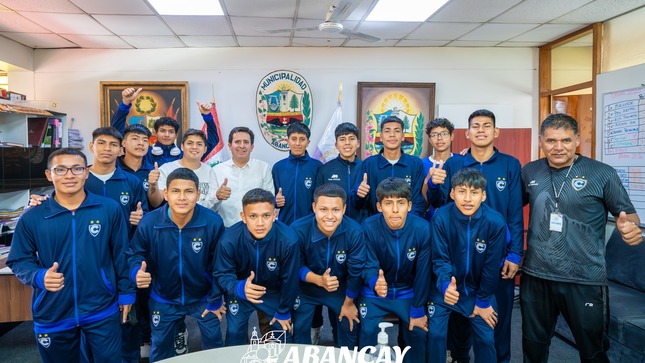 💯Alcalde Raúl Peña Brinda Su Respaldo Al Club Cienciano Junior, Campeón De La Copa Federación Macro Sur Para Torneo De Futbol En Ayacucho.