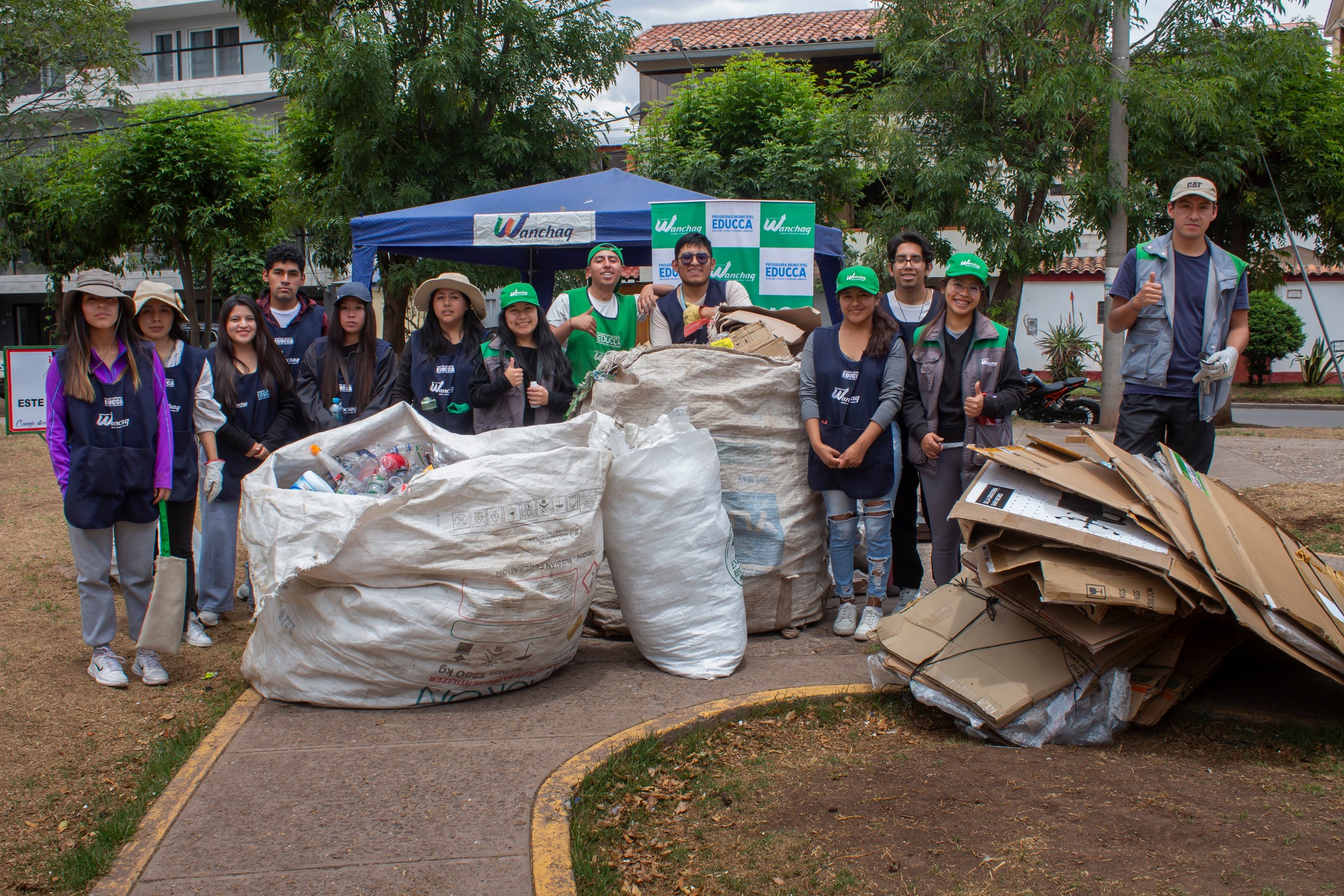 Logramos recolectar aproximadamente 200 kg. entre papeles, cartones y botellas de plástico.