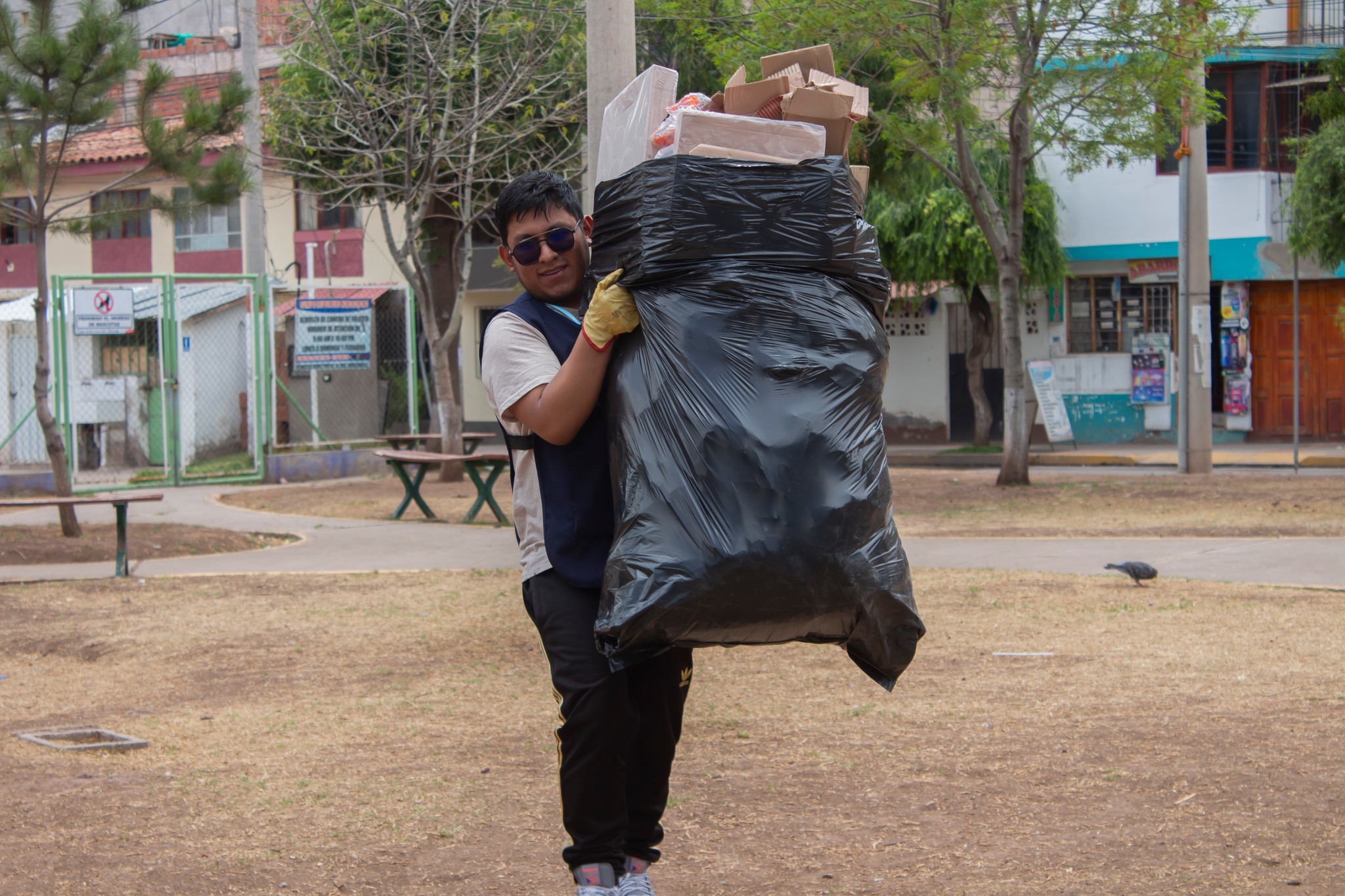 Logramos recolectar aproximadamente 200 kg. entre papeles, cartones y botellas de plástico.