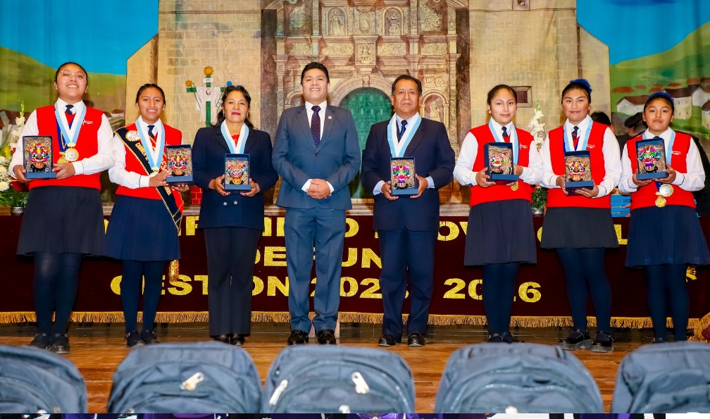 Municipalidad Provincial de Puno realiza exitoso programa de orientación vocacional para alumnas del colegio Santa Rosa