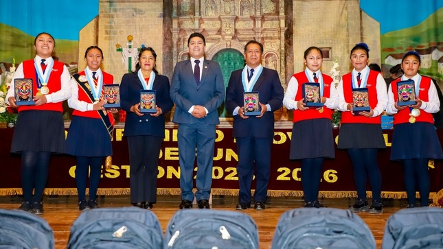 Municipalidad Provincial de Puno realiza exitoso programa de orientación vocacional para alumnas del colegio Santa Rosa