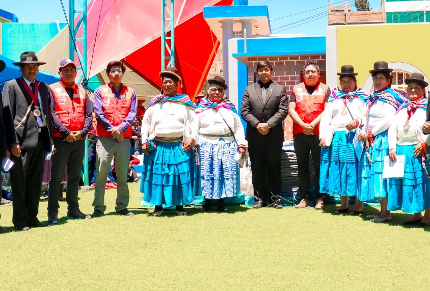 Municipalidad de Puno entrega abrigo y apoyo a centros poblados y personas con discapacidad