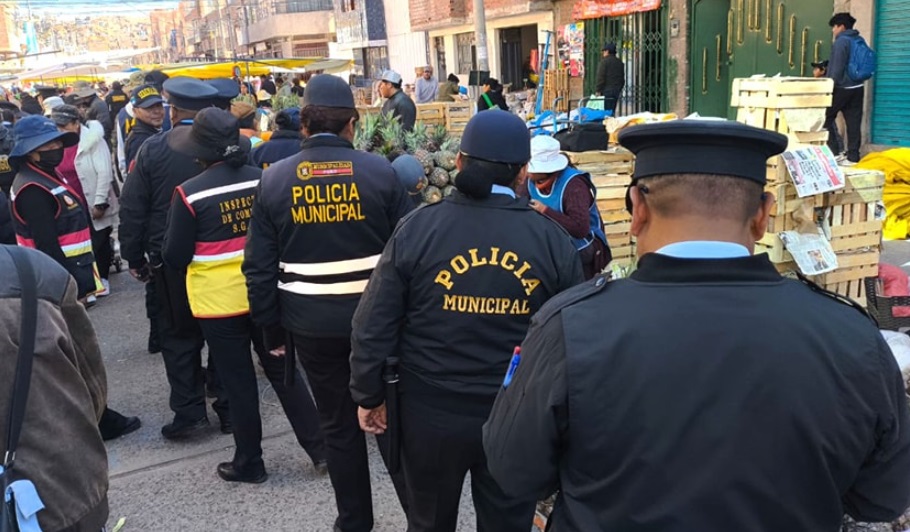 Municipalidad de Puno refuerza el operativo de rutina del control y orden del comercio ambulatorio y la feria sabatina