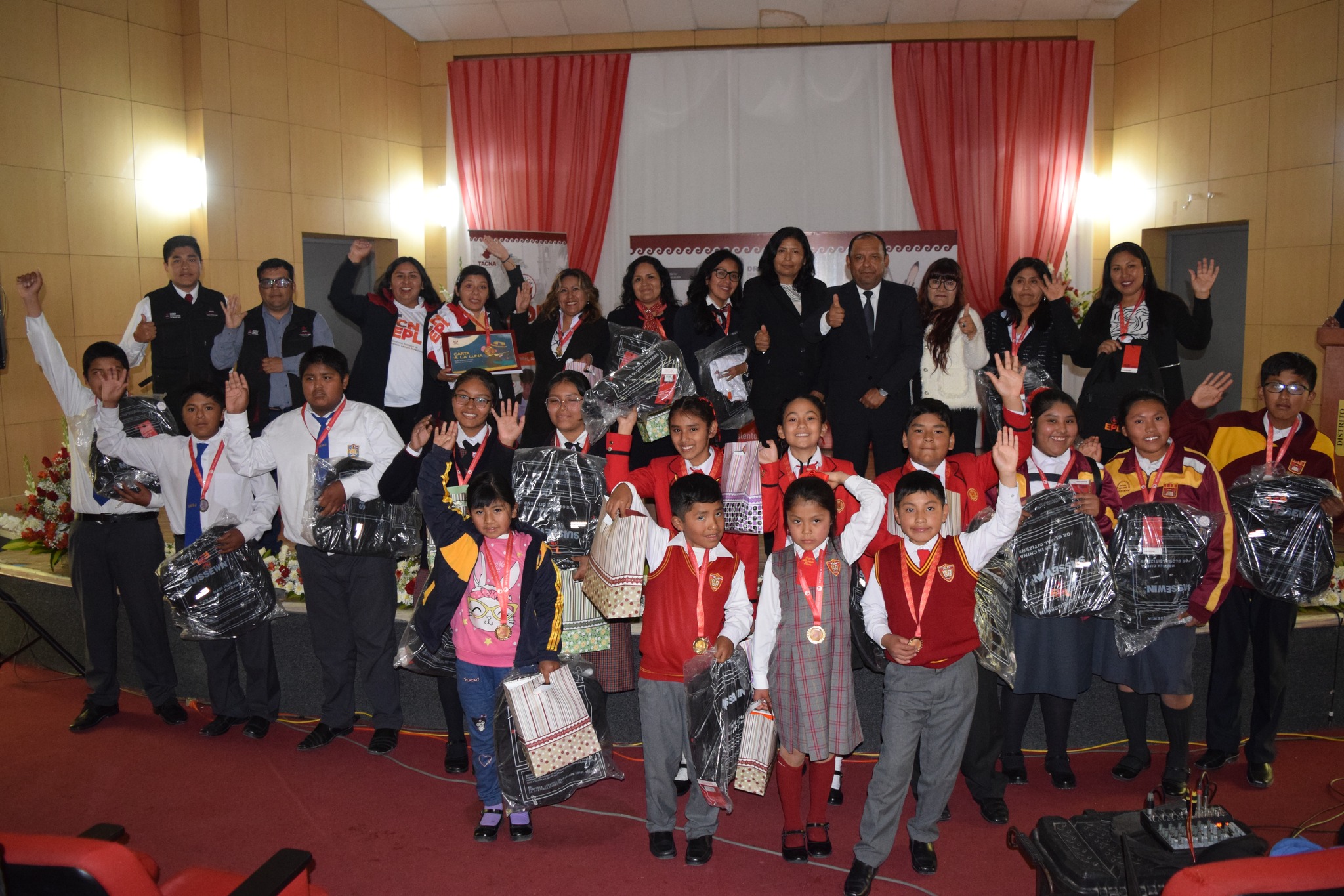 Escolares tacneños obtienen primer lugar en el concurso “El Perú Lee” - Etapa Macrorregional 2024