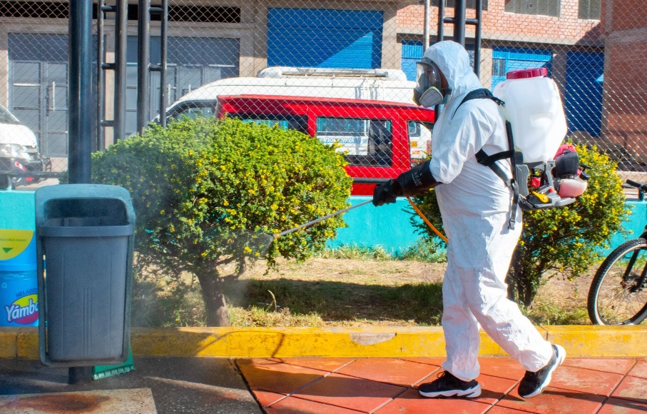 Fumigación en el terminal zonal sur de puno para prevenir enfermedades
