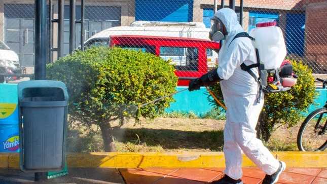 Fumigación en el terminal zonal sur de puno para prevenir enfermedades