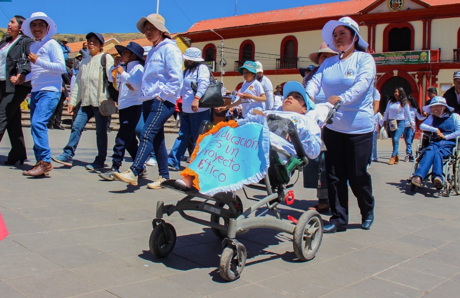Municipalidad de Puno participa en desfile conmemorativo por el Dia Nacional de la persona con discapacidad