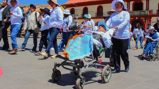 Municipalidad de Puno participa en desfile conmemorativo por el Dia Nacional de la persona con discapacidad