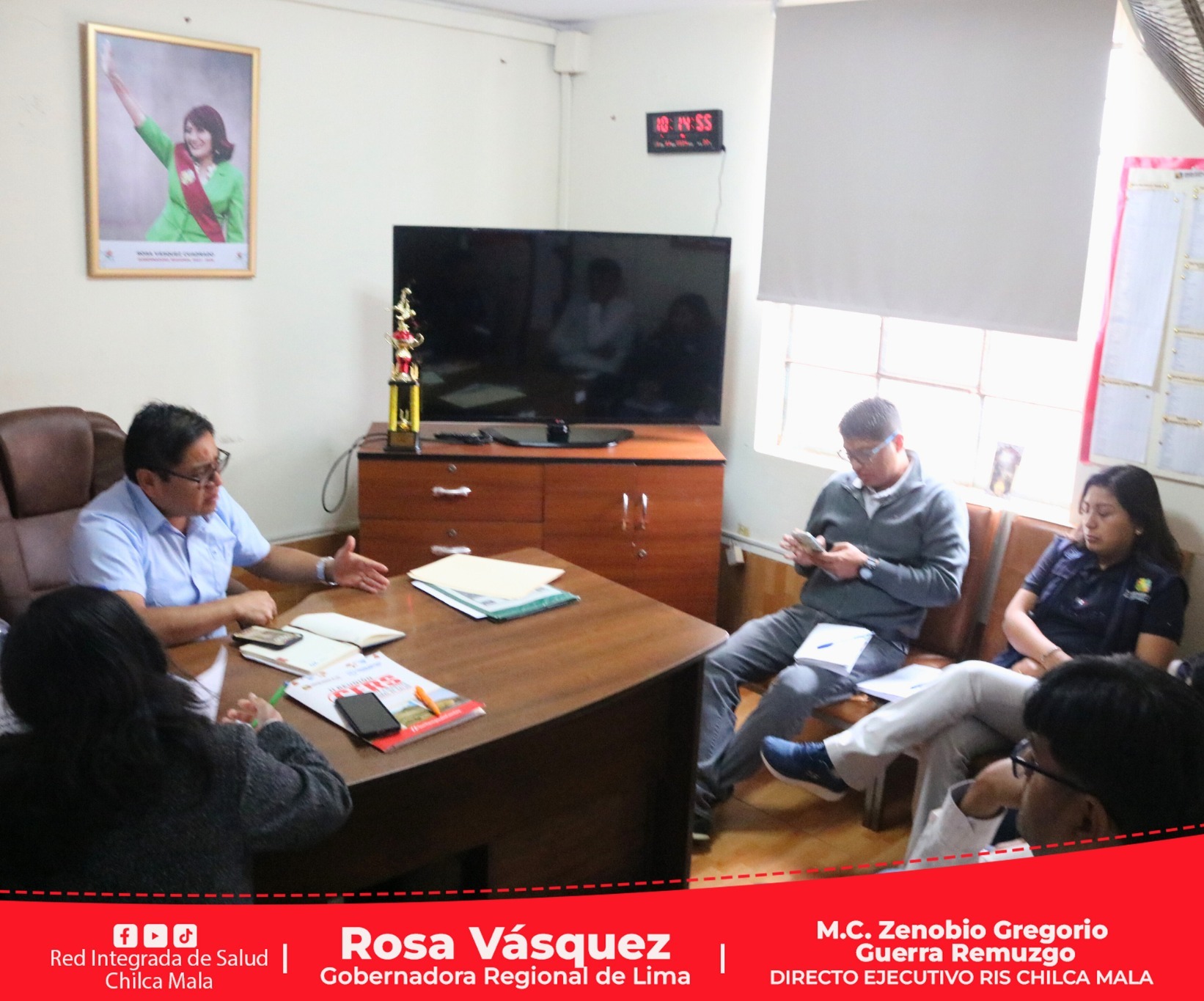 Director Ejecutivo sostiene reunión de coordinación con su equipo de gestión.