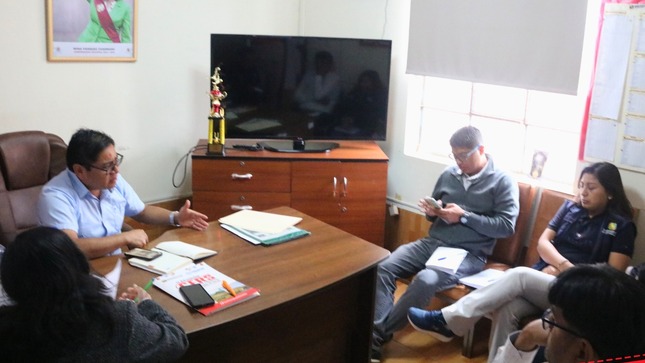 Director Ejecutivo sostiene reunión de coordinación con su equipo de gestión.