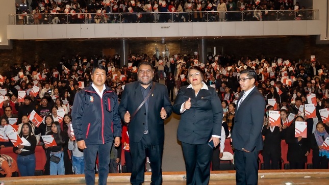 Más de mil jóvenes puneños se capacitan en el encuentro de emprendedores rumbo a la formalidad